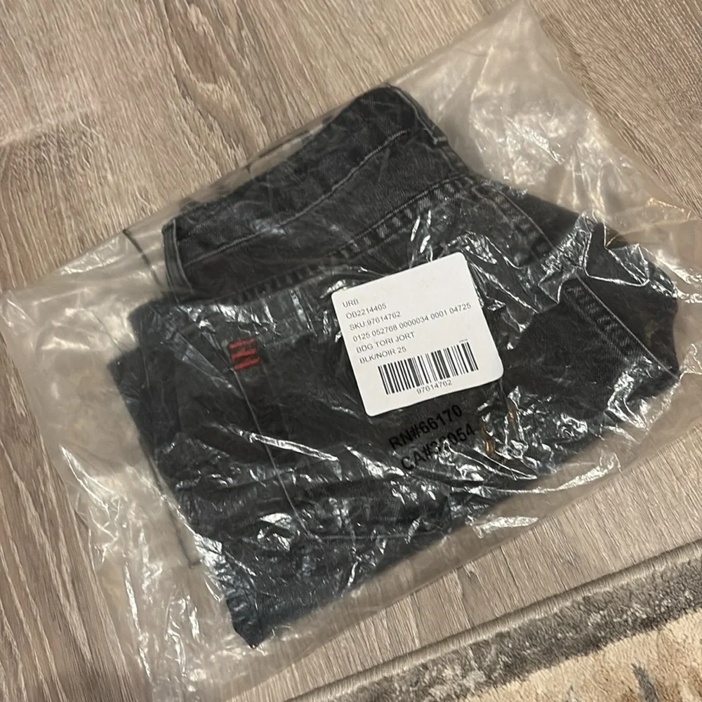 NWT BDG “Tori Mid-Rise Cutoff Jort” - Picture 6 of 6